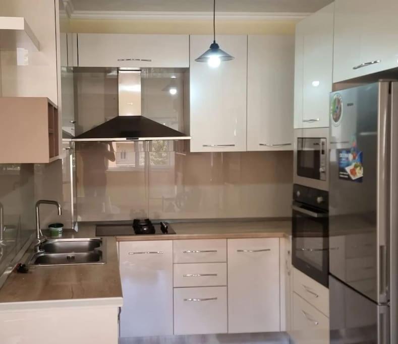 New & Great Located Apartment Near Center ティラナ エクステリア 写真