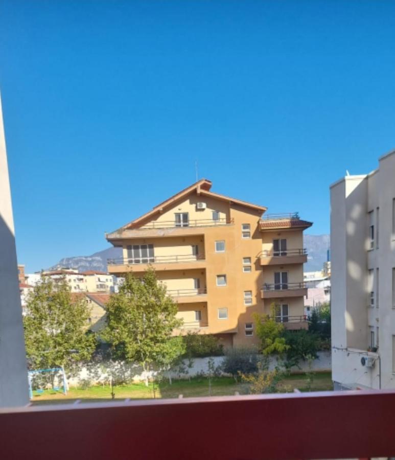 New & Great Located Apartment Near Center ティラナ エクステリア 写真